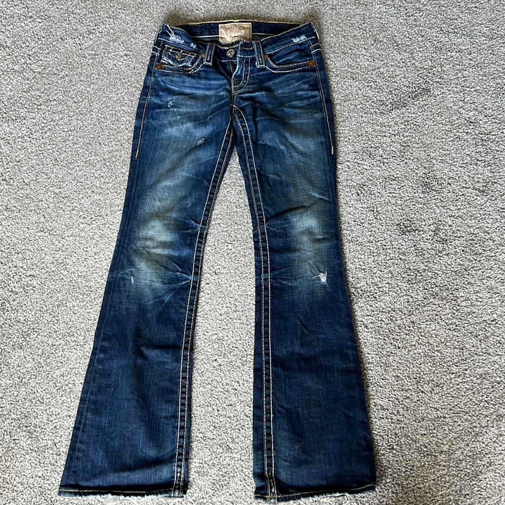Love these jeans, but they don’t fit me anymore. They have been worn.